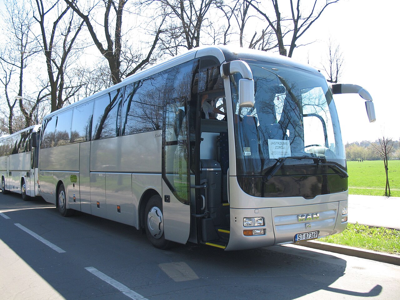 Coach — 36 to 52 seats
